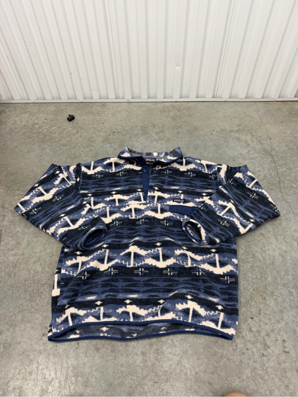 Patagonia Men’s Navy and Cream Patterned Pullover Fleece